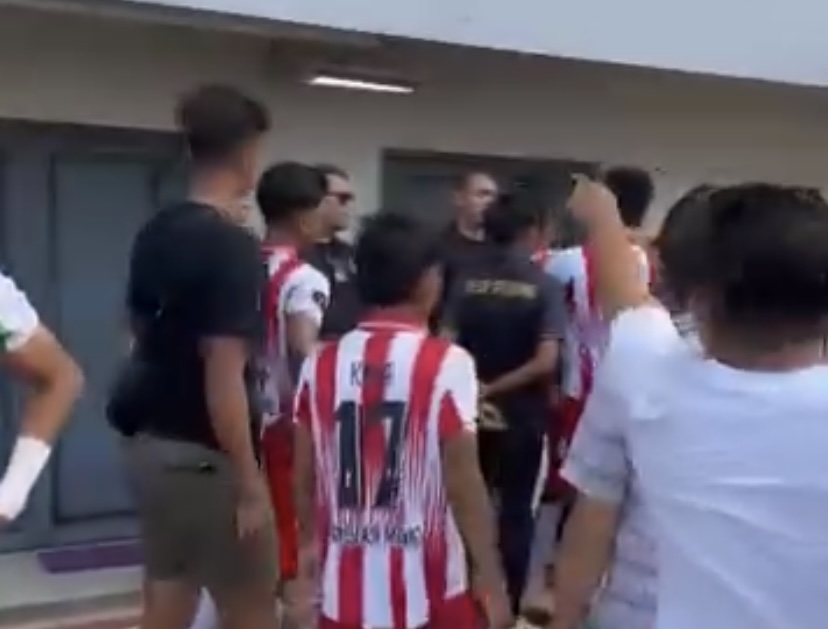 Tangakapan layar kericuhan manajeman PSP Padang terhadap panitia Liga 4 Piala Presiden. (Foto: Istimewa)